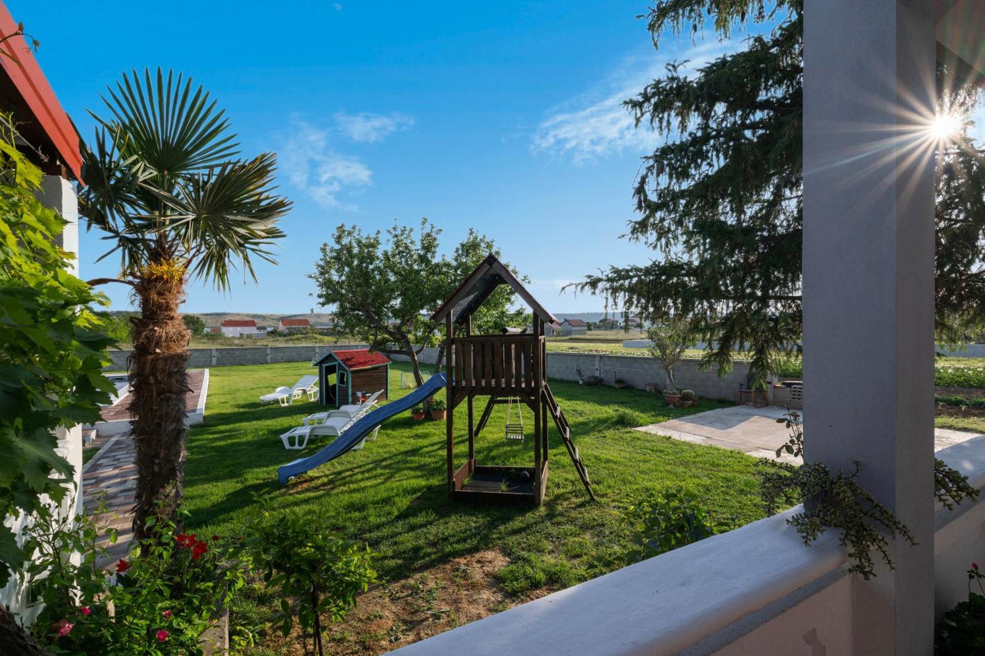 House Rose With Garden And Pool Villa Ljubac  Exterior photo
