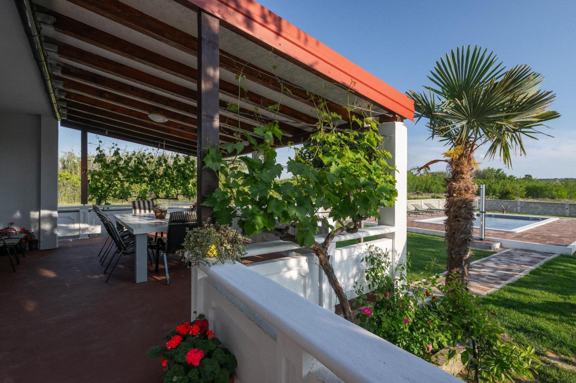House Rose With Garden And Pool Villa Ljubac  Exterior photo