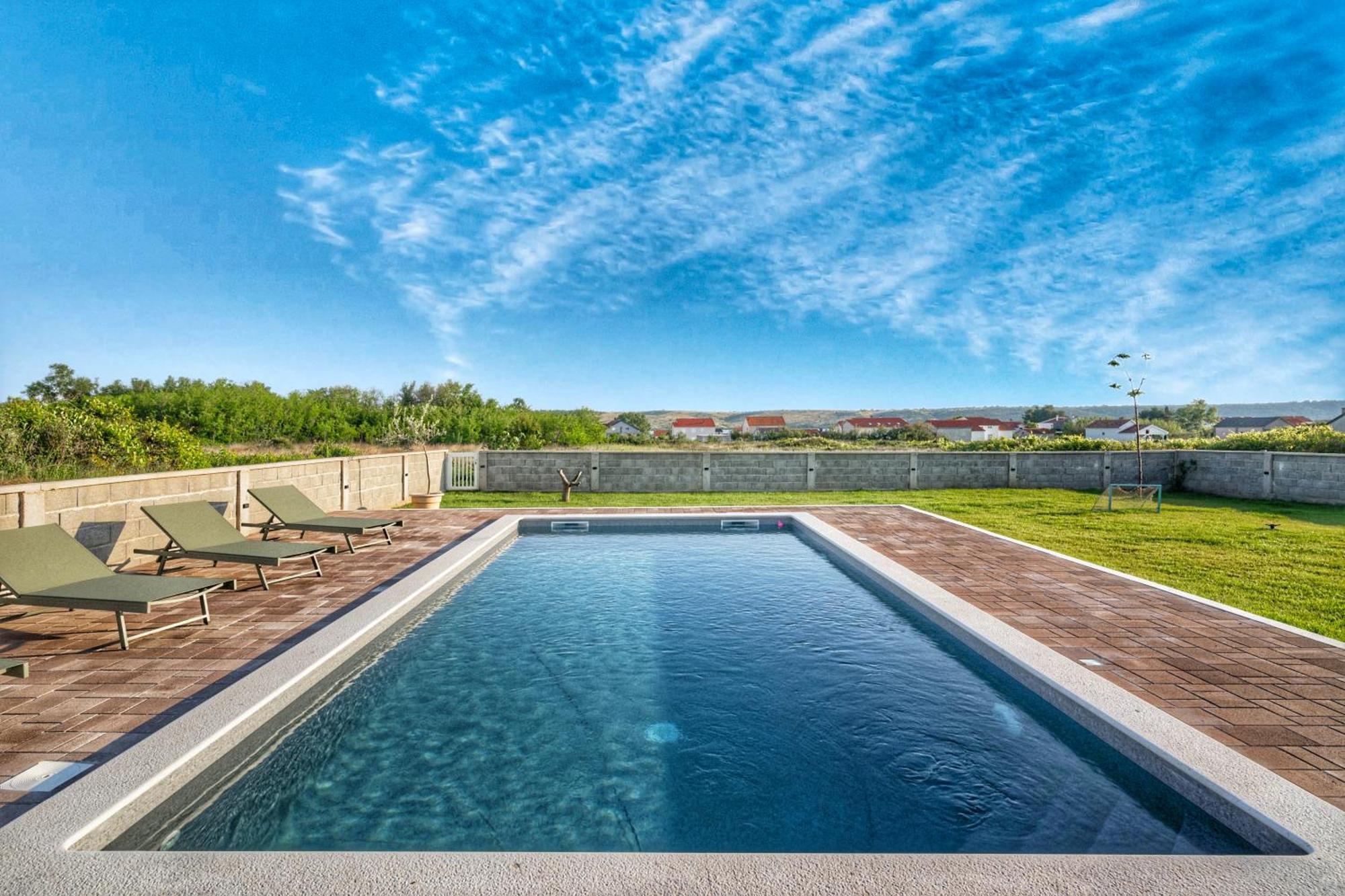 House Rose With Garden And Pool Villa Ljubac  Exterior photo